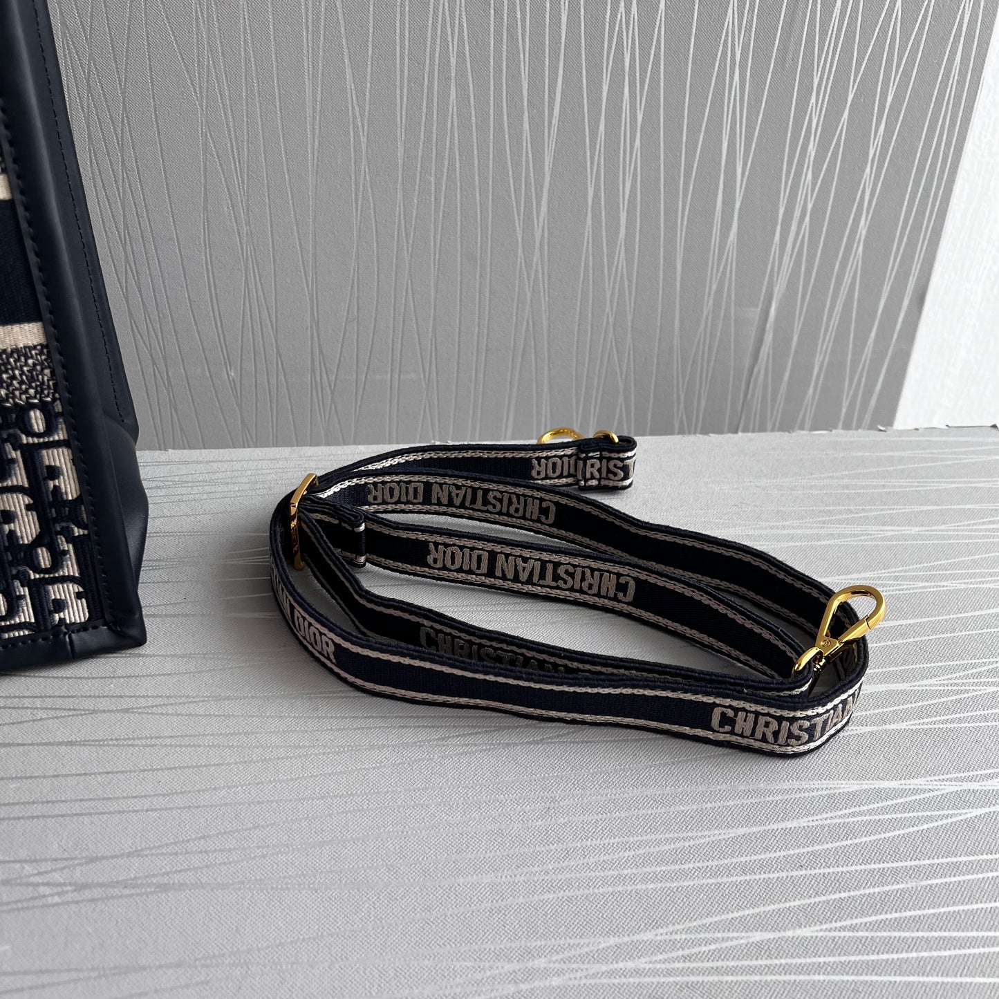 Bolso D Tote tela jacquard bordada en color azul marino