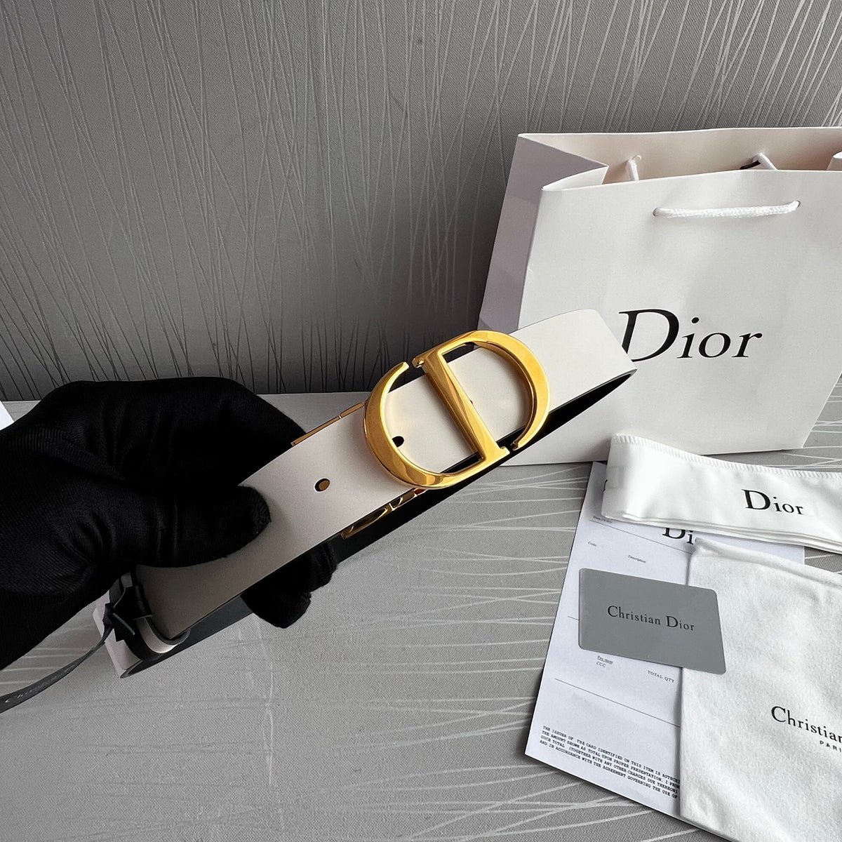 Cinto D-ior piel reversible negro y blanco