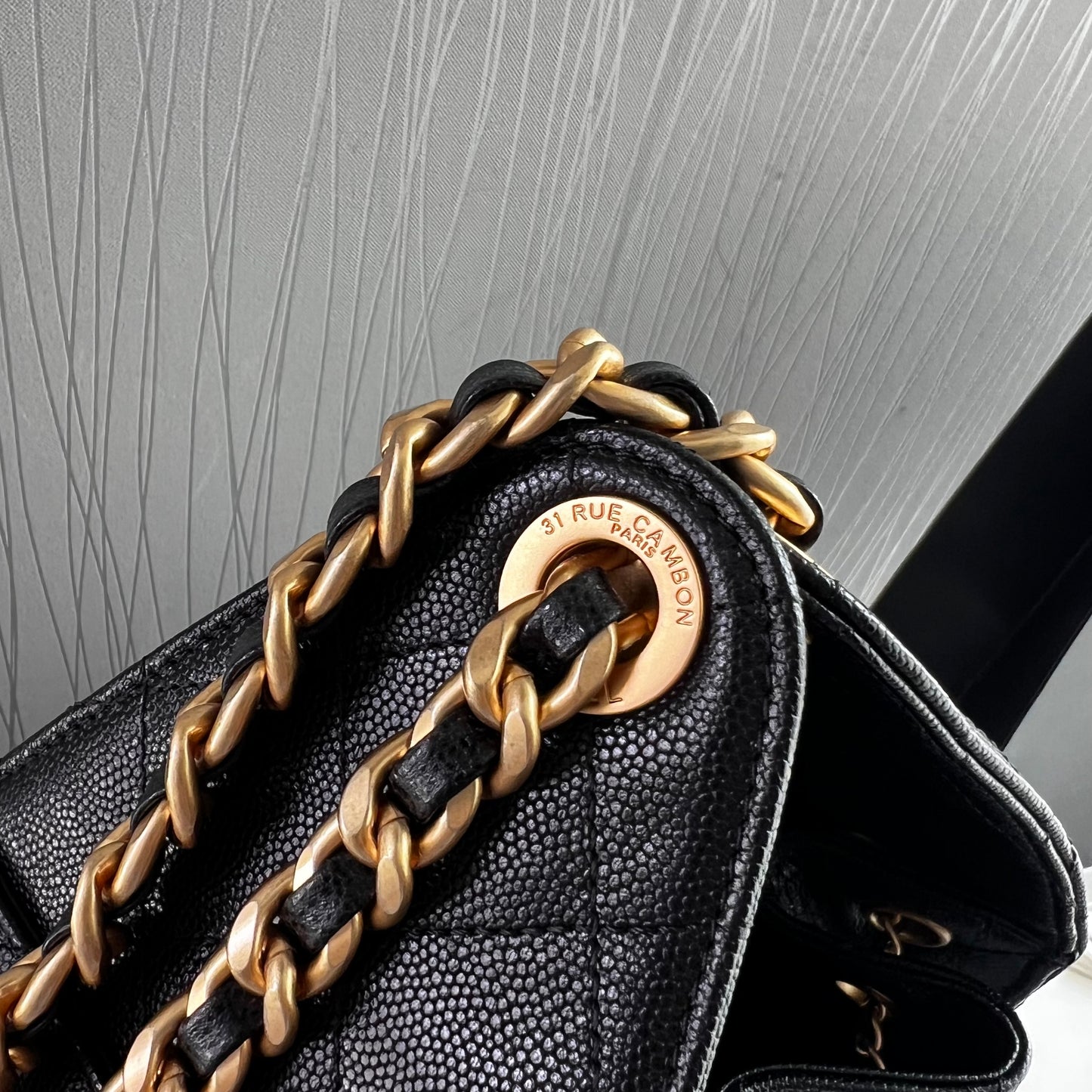 Bolso C 2-5 piel granulada color negro pequeña