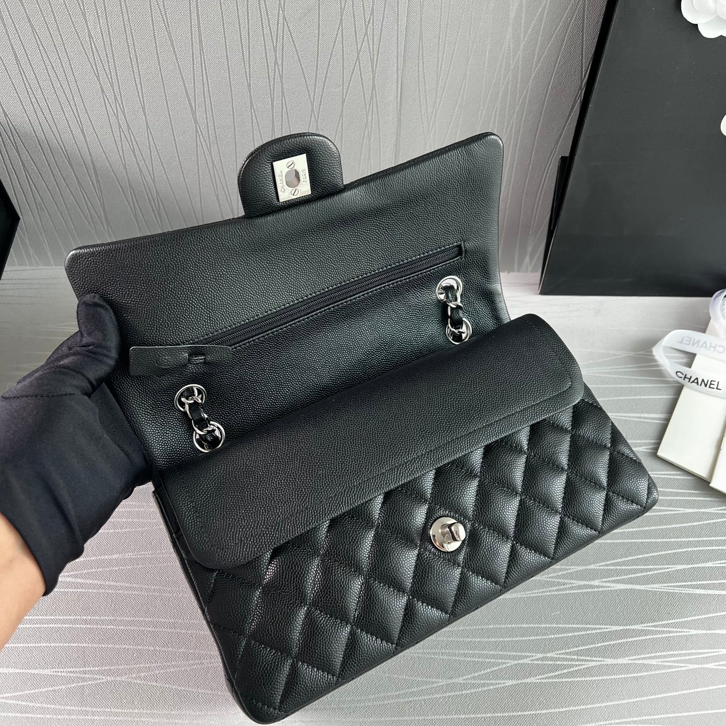 Bolso C Classic piel color negro herrajes color plata