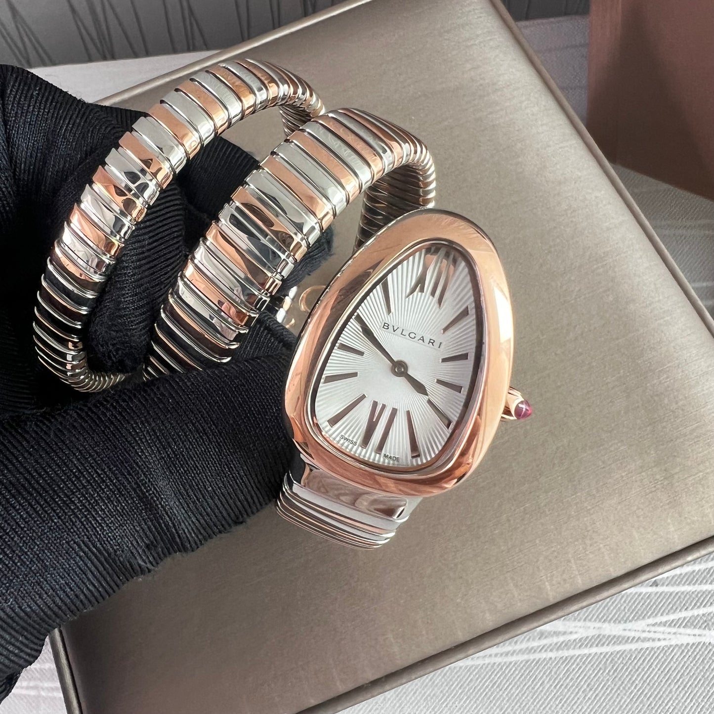 Reloj B brazalete doble en dos tonos , rosa y plateado
