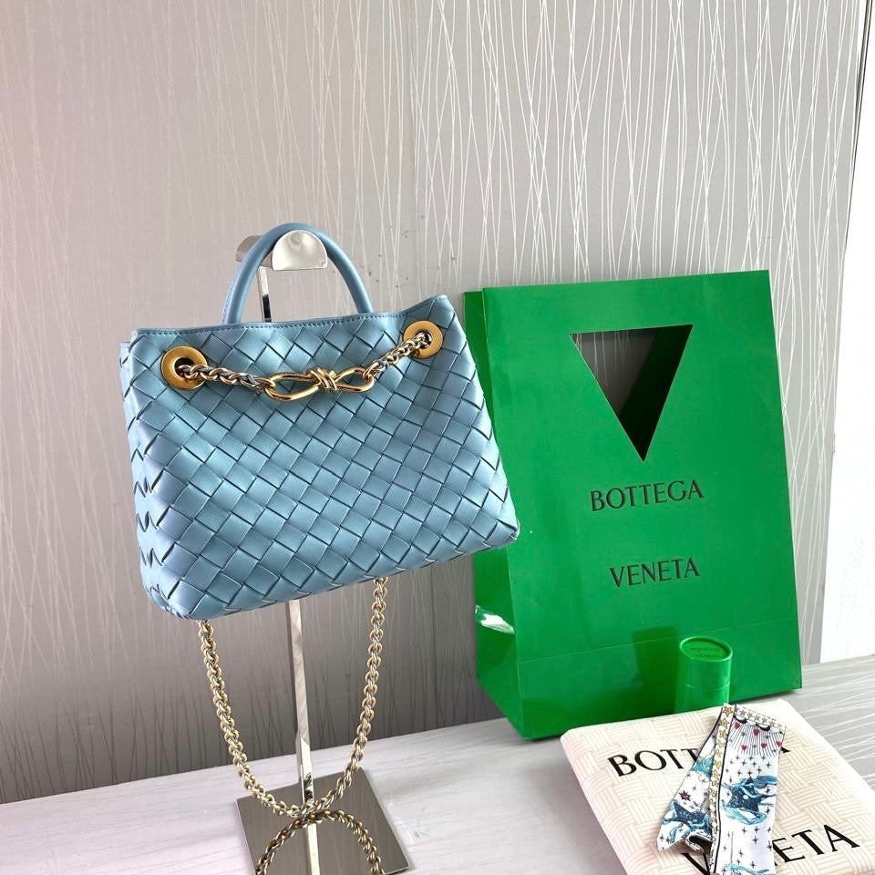 Bolso B A-ndiamo piel color azul con cadena