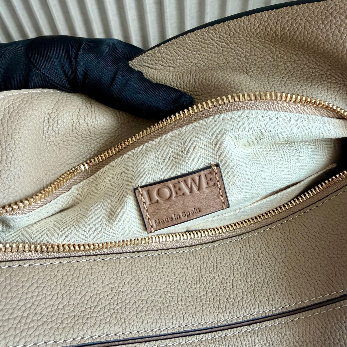 Bolso L-oewe piel color taupe