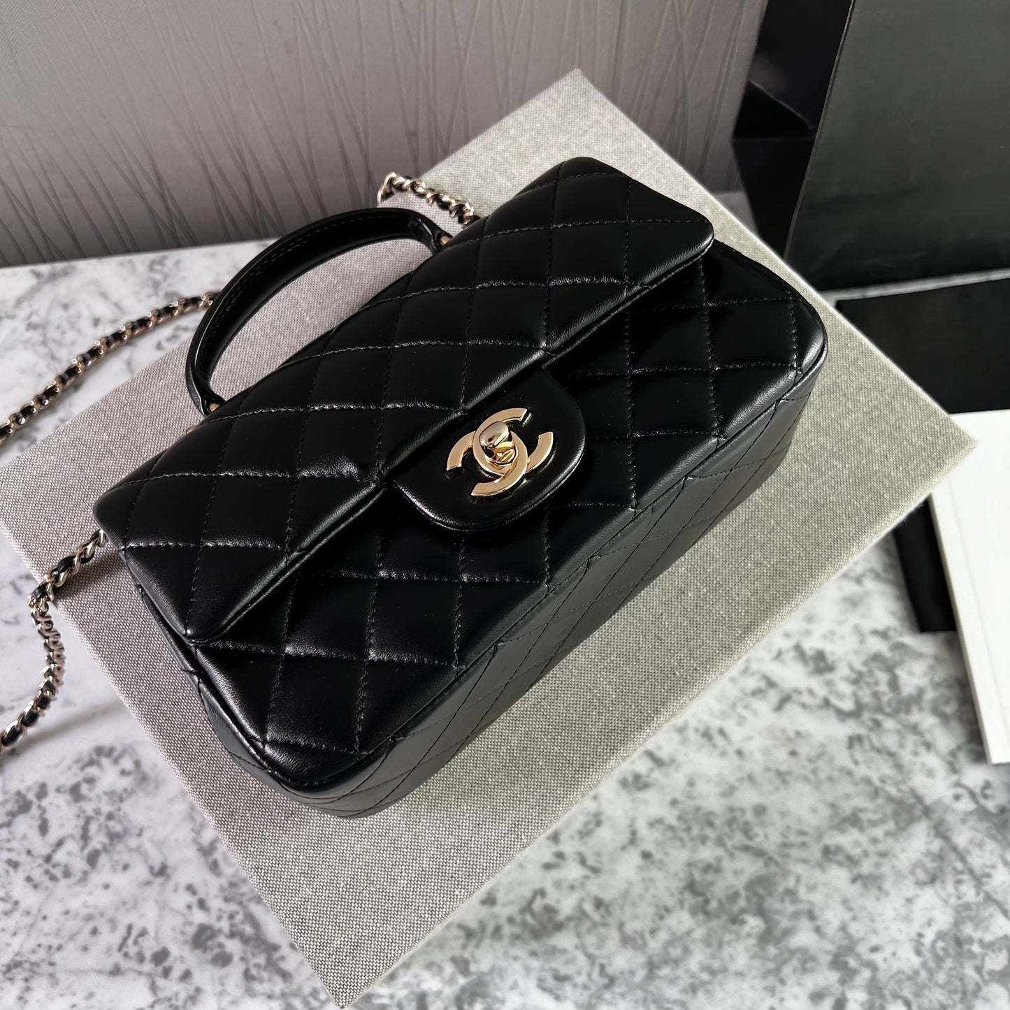 Bolso C-hanel piel color negro