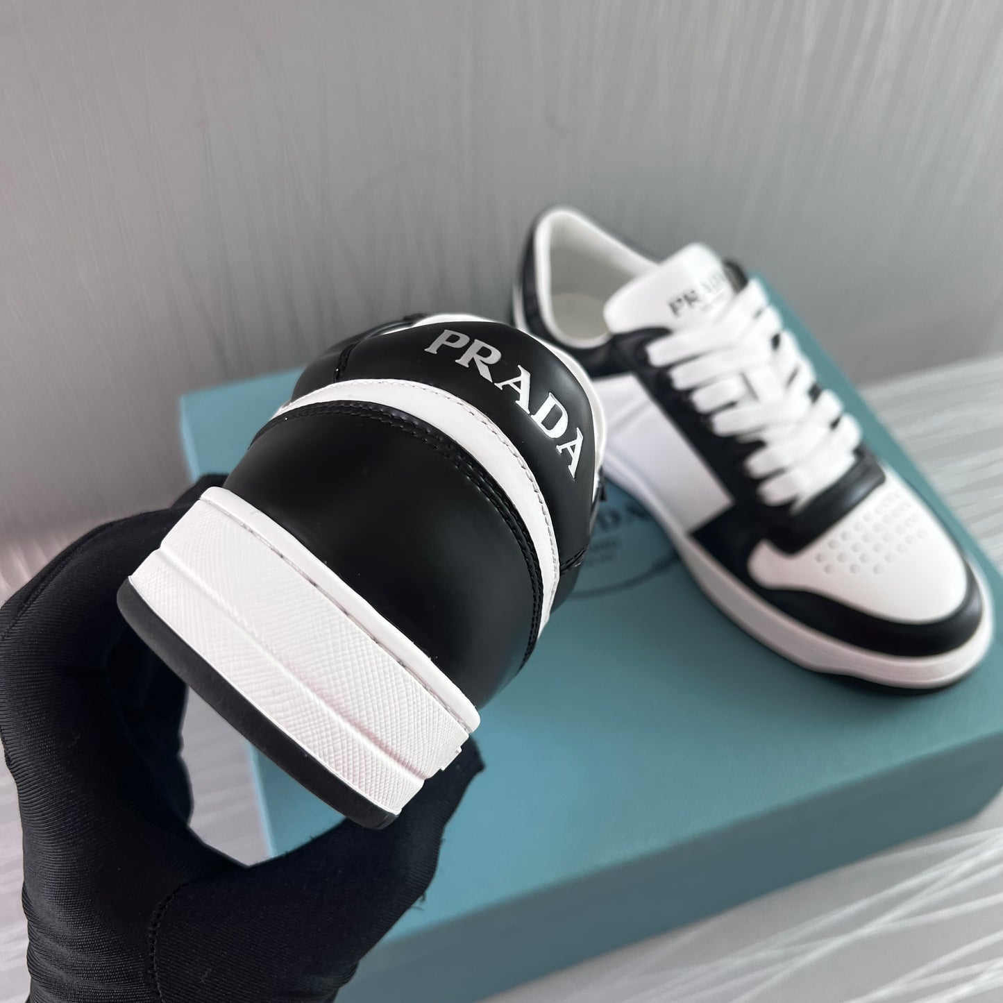 Sneakers P piel blancos con negro