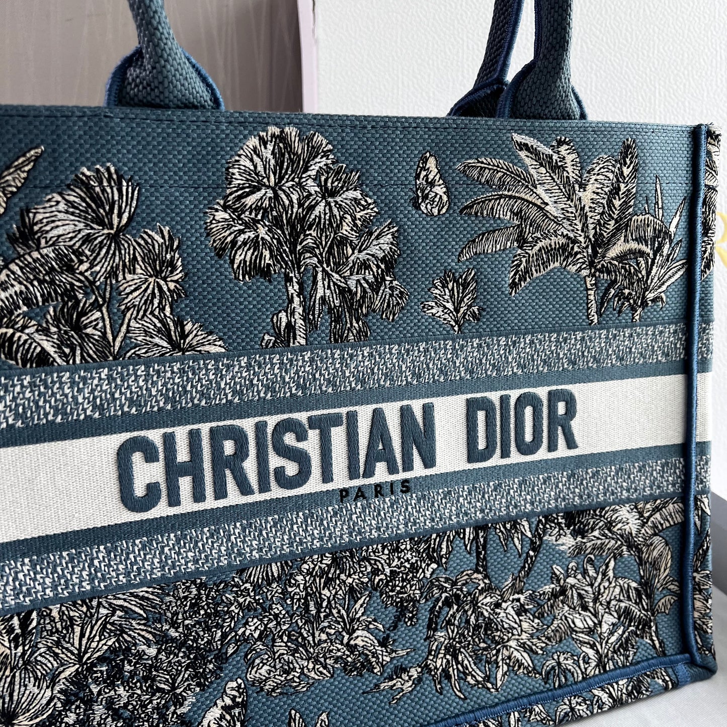 Bolso D Tote color azul con blanco