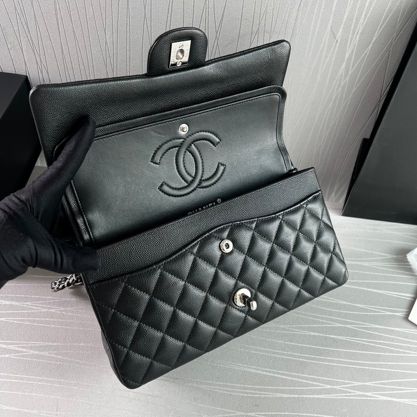 Bolso C Classic piel color negro herrajes color plata
