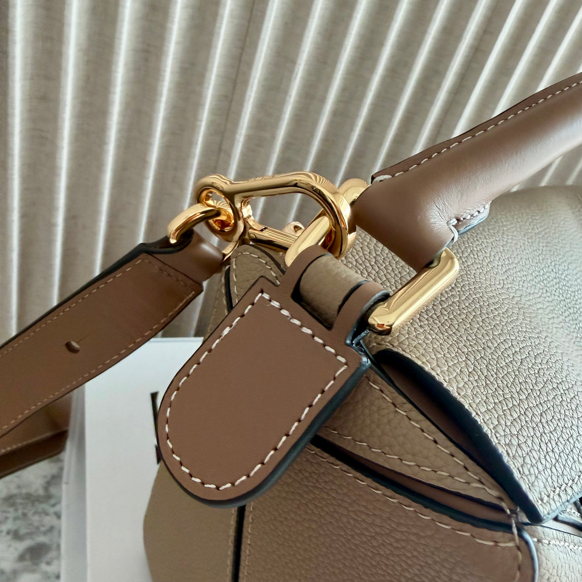 Bolso L-oewe piel color taupe