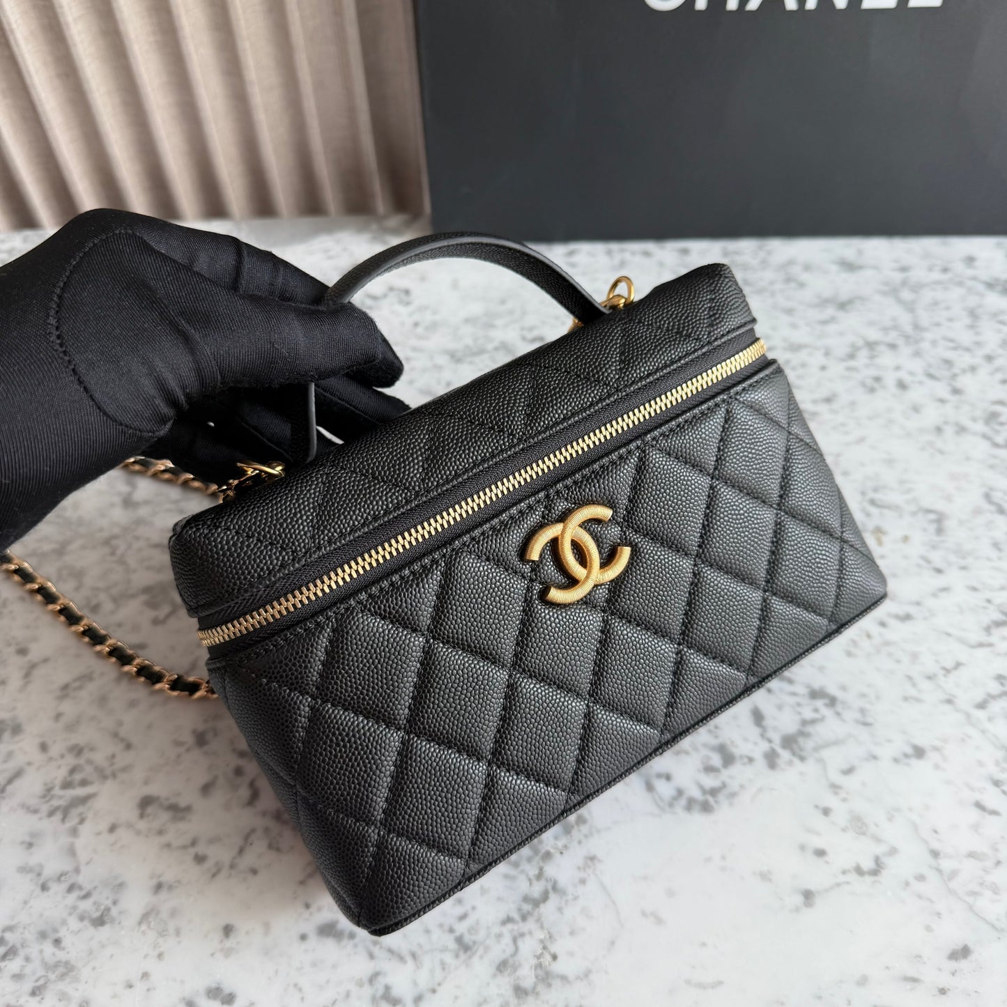 Bolso C-hanel vanity piel color negro