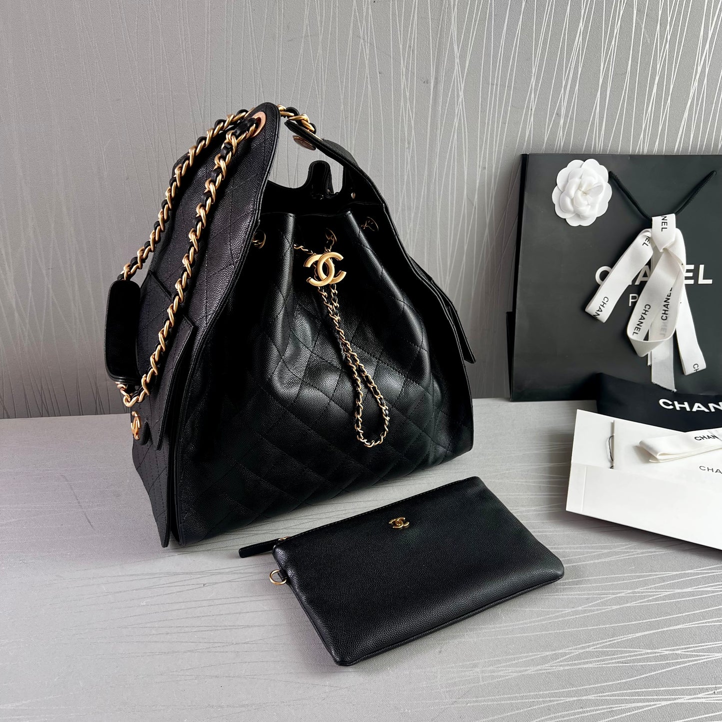 Bolso C 2-5 hobo piel granulada color negro mediana