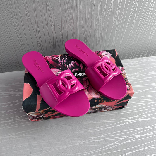 Sandalias D de hule color rosa