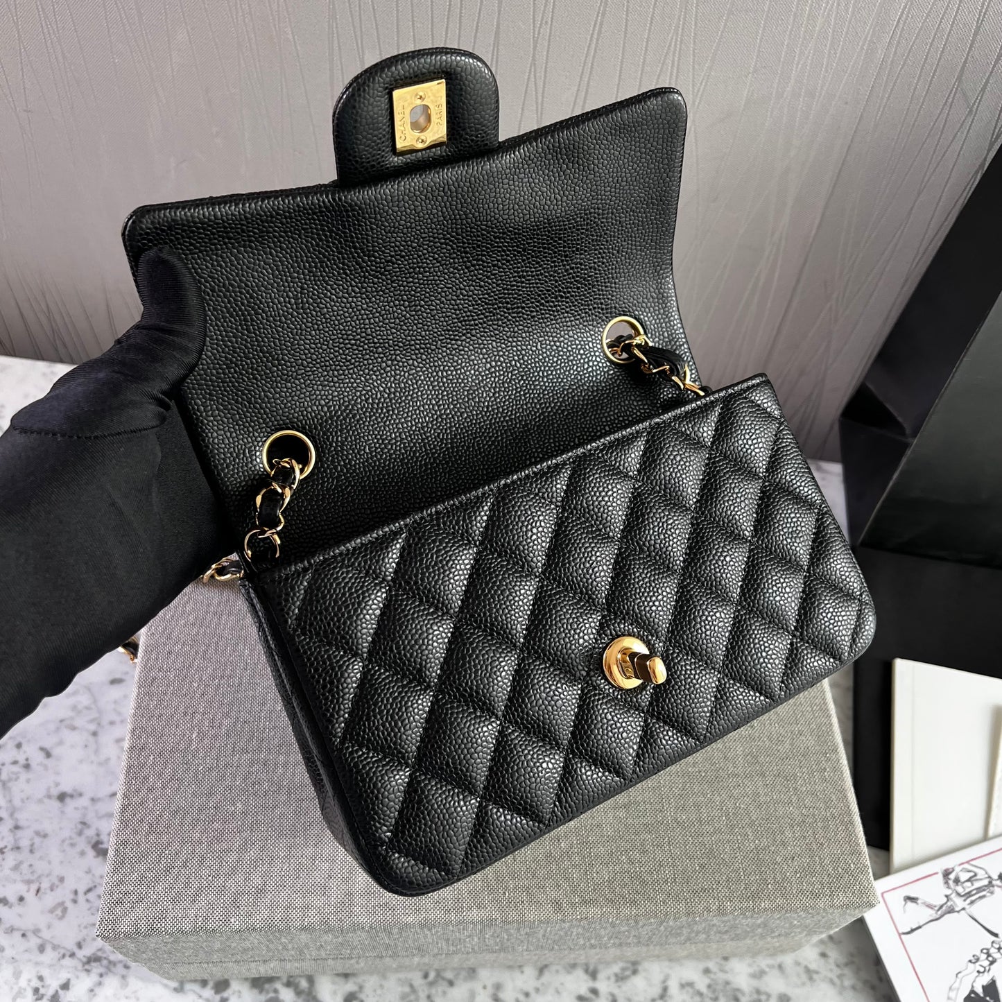 Bolso C-hanel piel caviar color negro