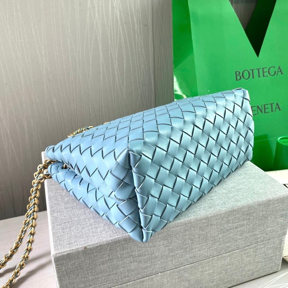 Bolso B A-ndiamo piel color azul con cadena