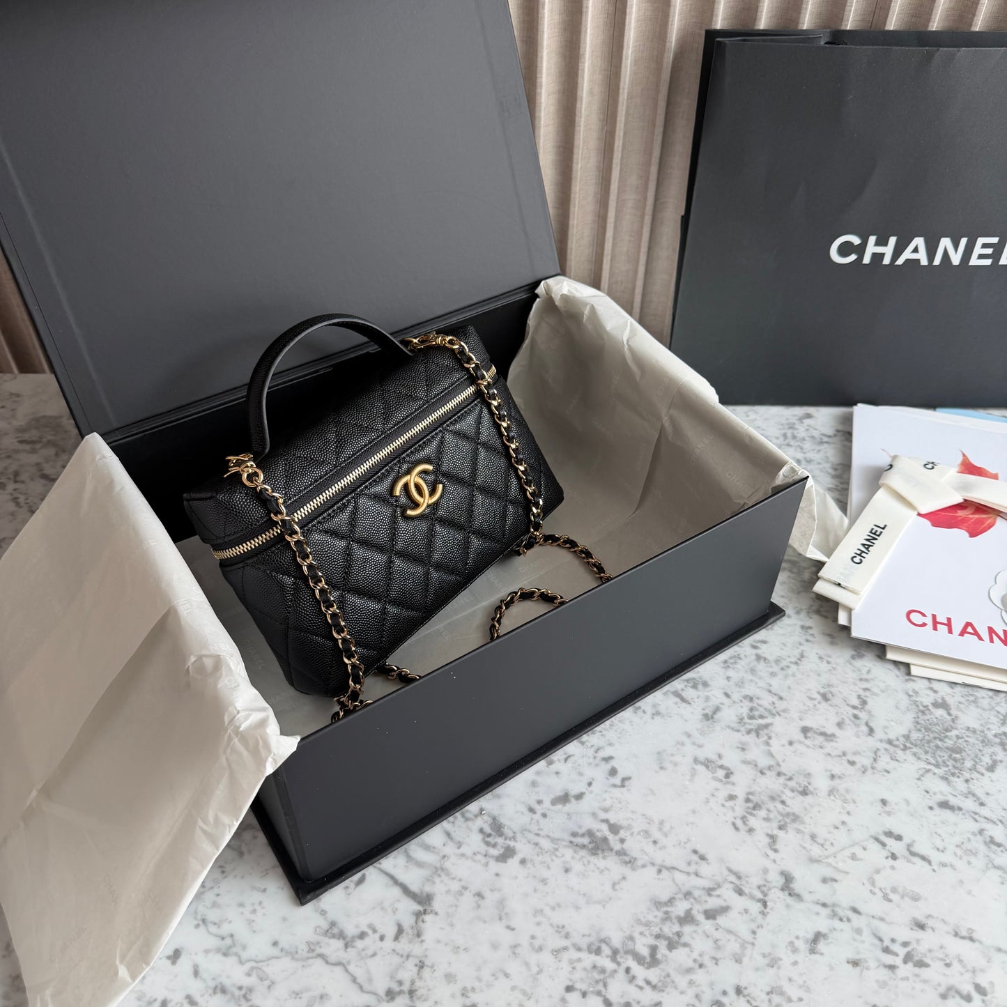 Bolso C-hanel vanity piel color negro