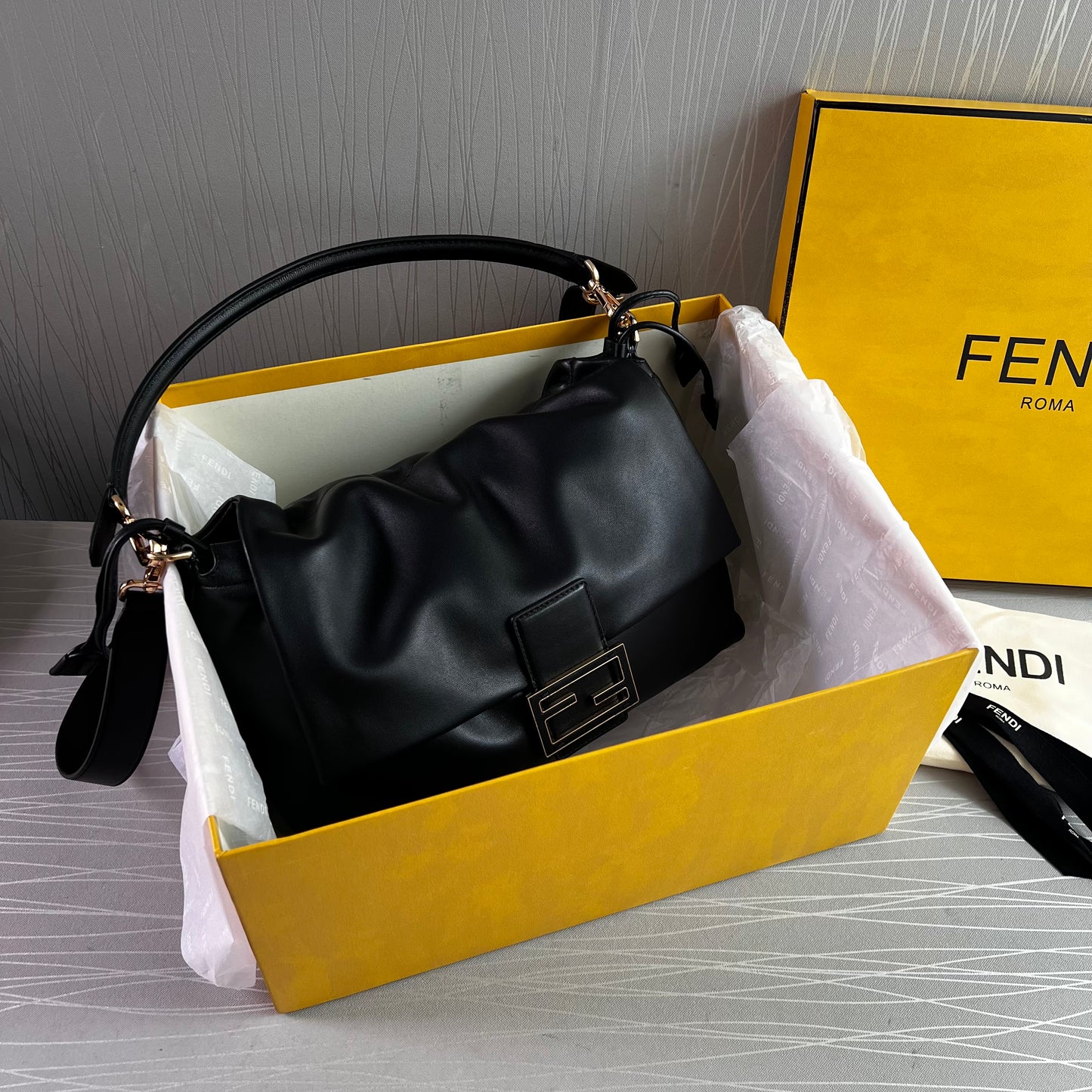 Bolso F M-amma piel negra tamaño grande