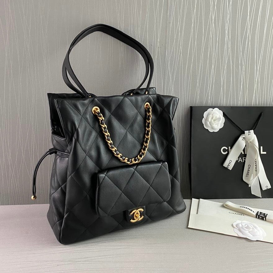 Bolso C hobo piel color negro con herrajes dorados