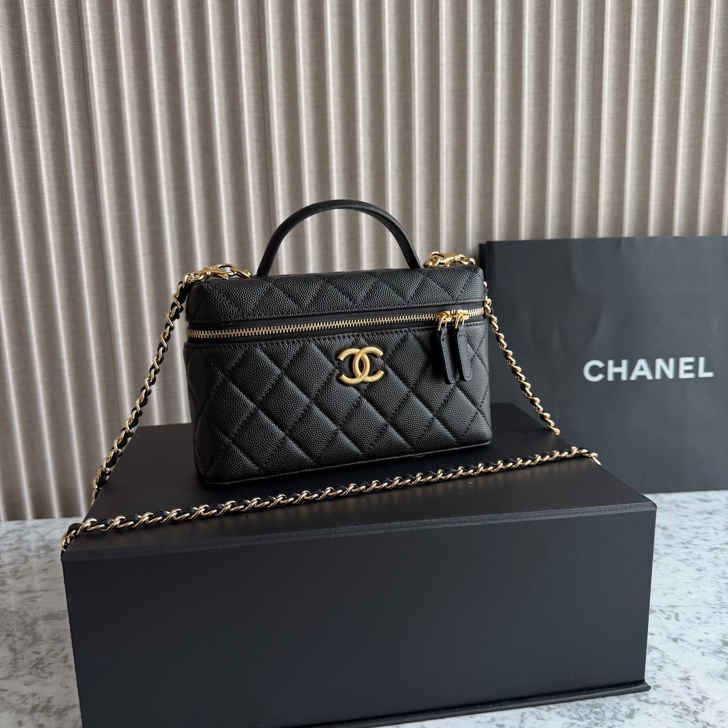 Bolso C-hanel vanity piel color negro