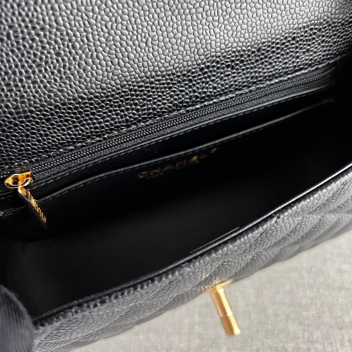 Bolso C-hanel piel caviar color negro