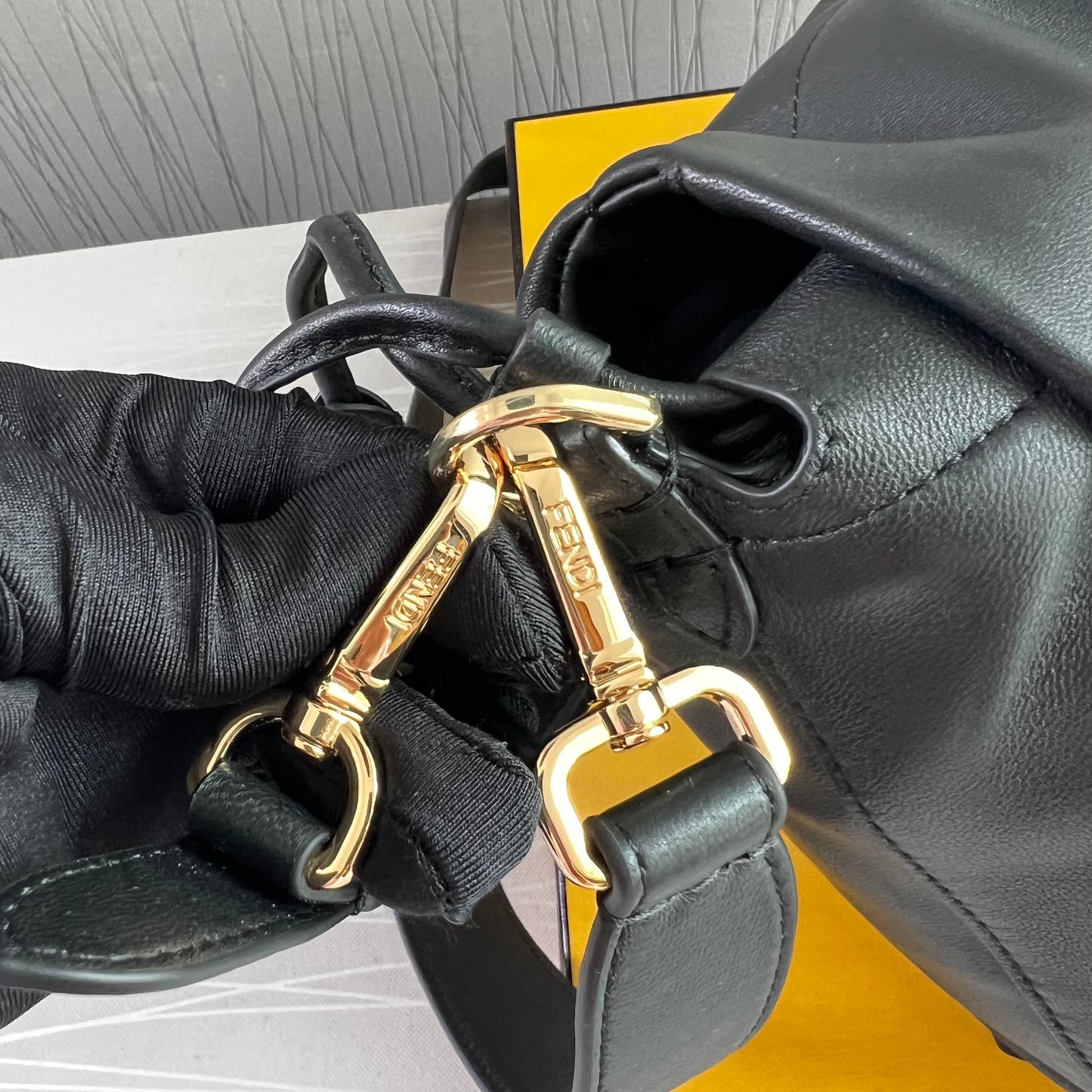 Bolso F M-amma piel negra tamaño grande