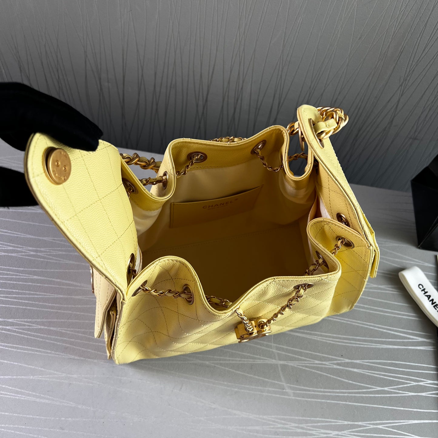 Bolso C 2-5 piel granulada color amarillo pequeña