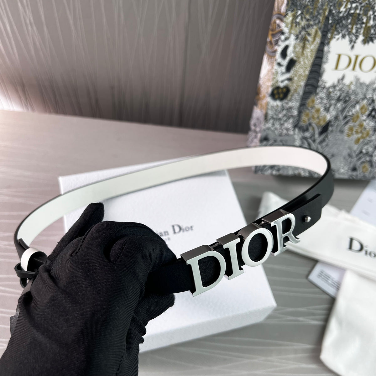 Cinto D-ior piel reversible blanco y negro