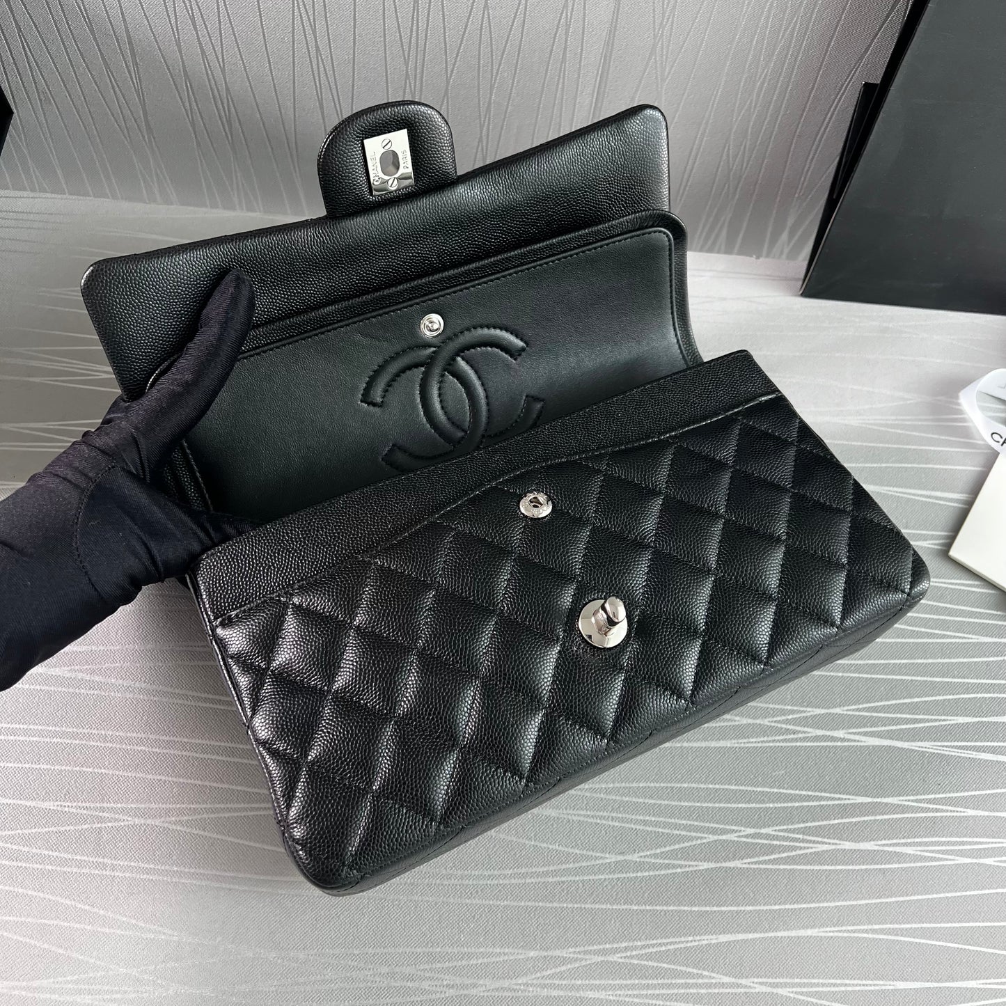 Bolso C Classic piel color negro herrajes color plata