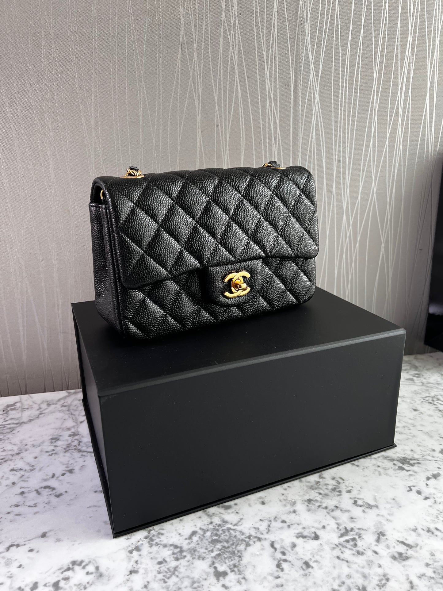 Bolso C-hanel piel caviar color negro