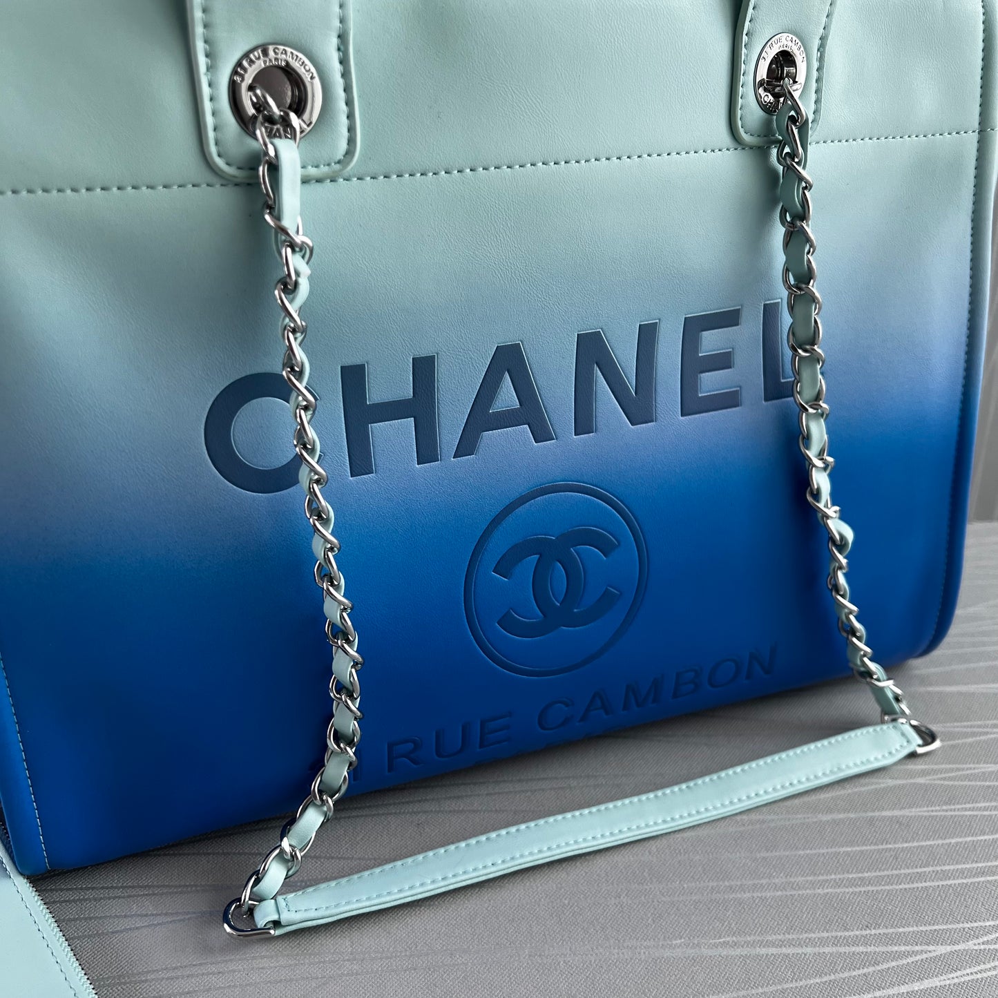 Bolso C Tote color azul bicolor