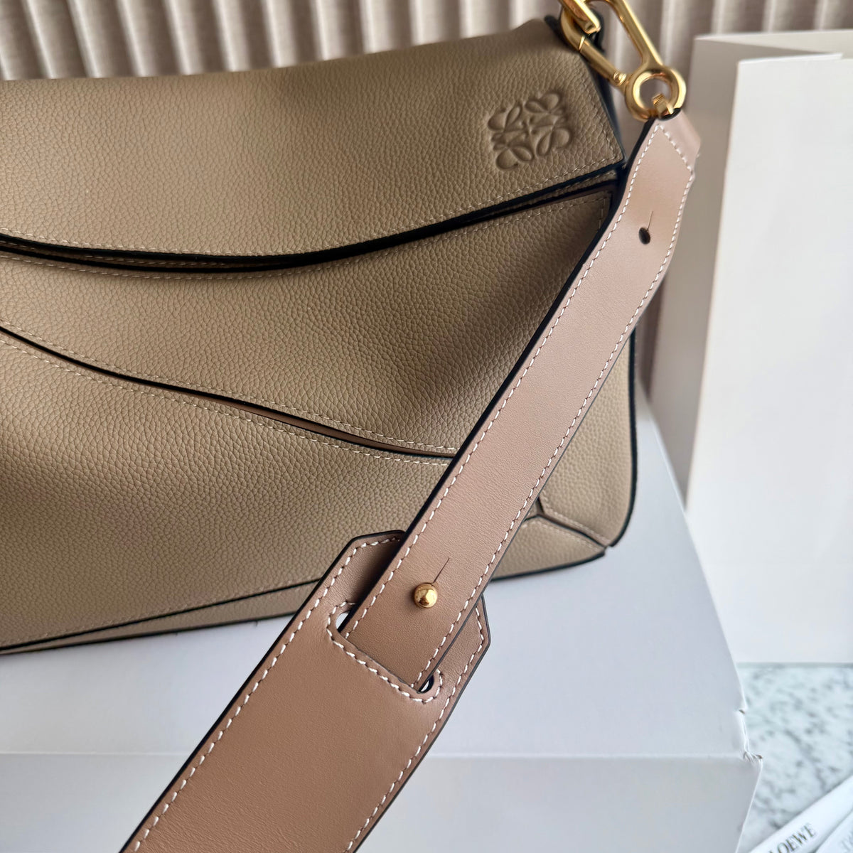 Bolso L-oewe piel color taupe