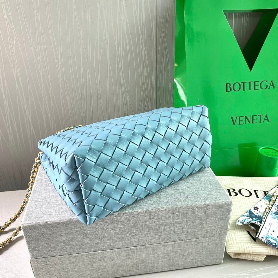 Bolso B A-ndiamo piel color azul con cadena