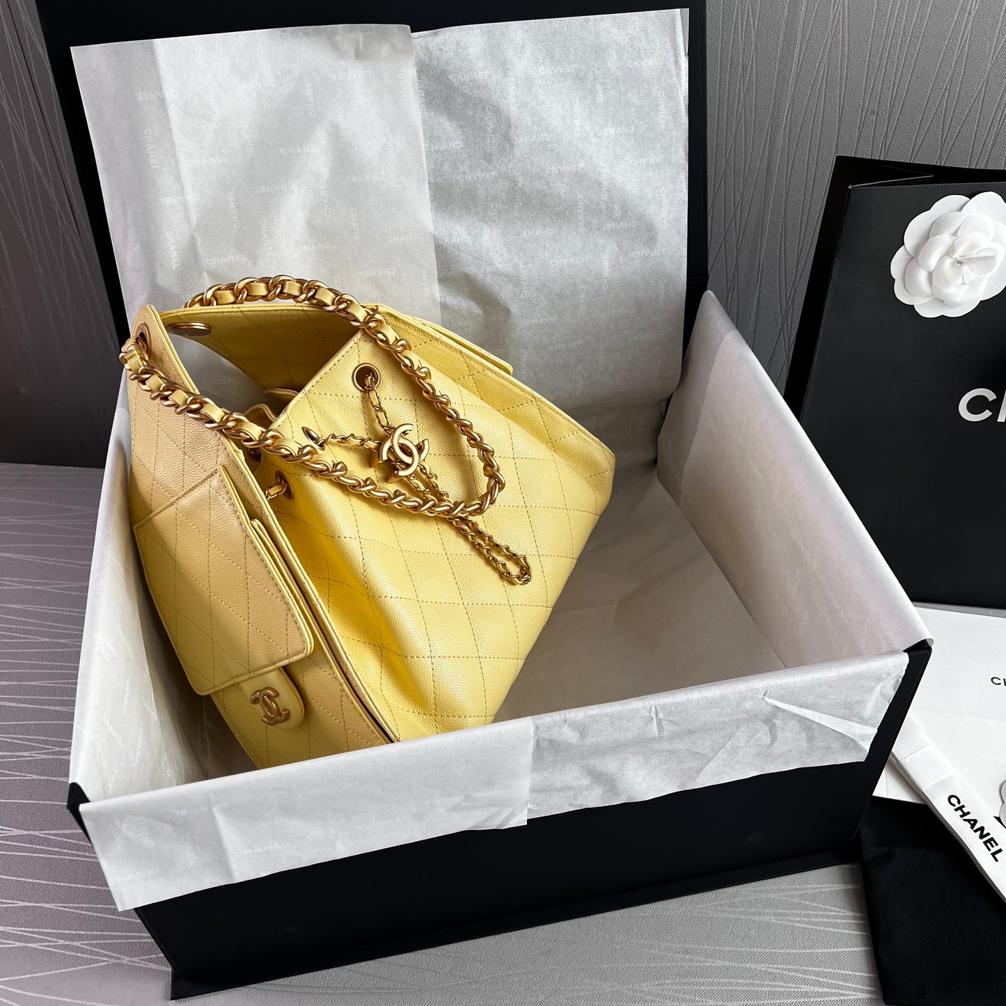 Bolso C 2-5 piel granulada color amarillo pequeña