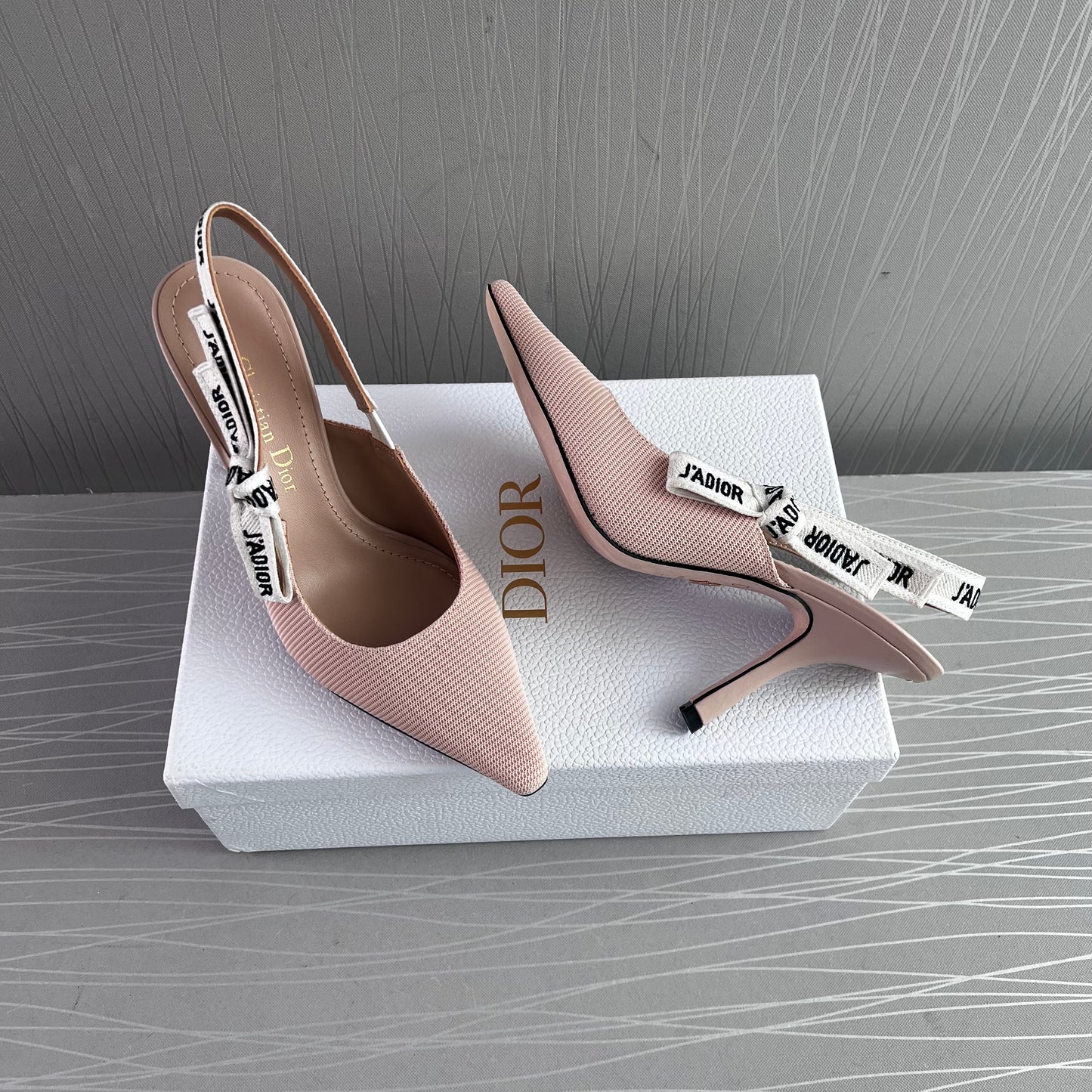 Zapatillas D tela bordada color nude