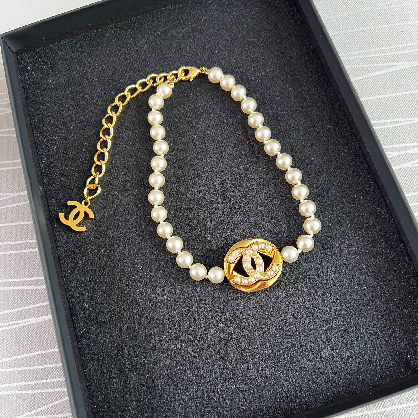 Collar C perlas con dorado