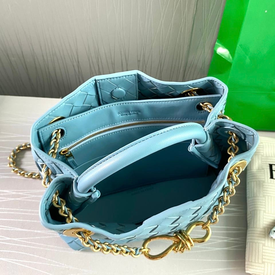 Bolso B A-ndiamo piel color azul con cadena