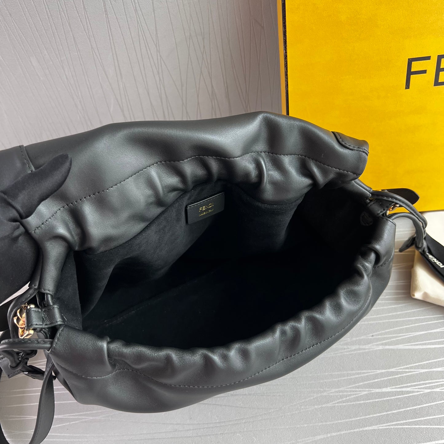 Bolso F M-amma piel negra tamaño grande