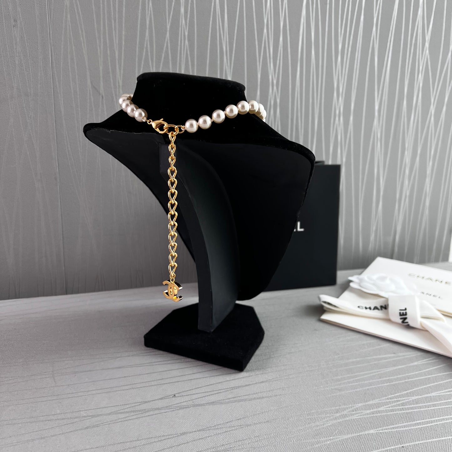 Collar C perlas con dorado