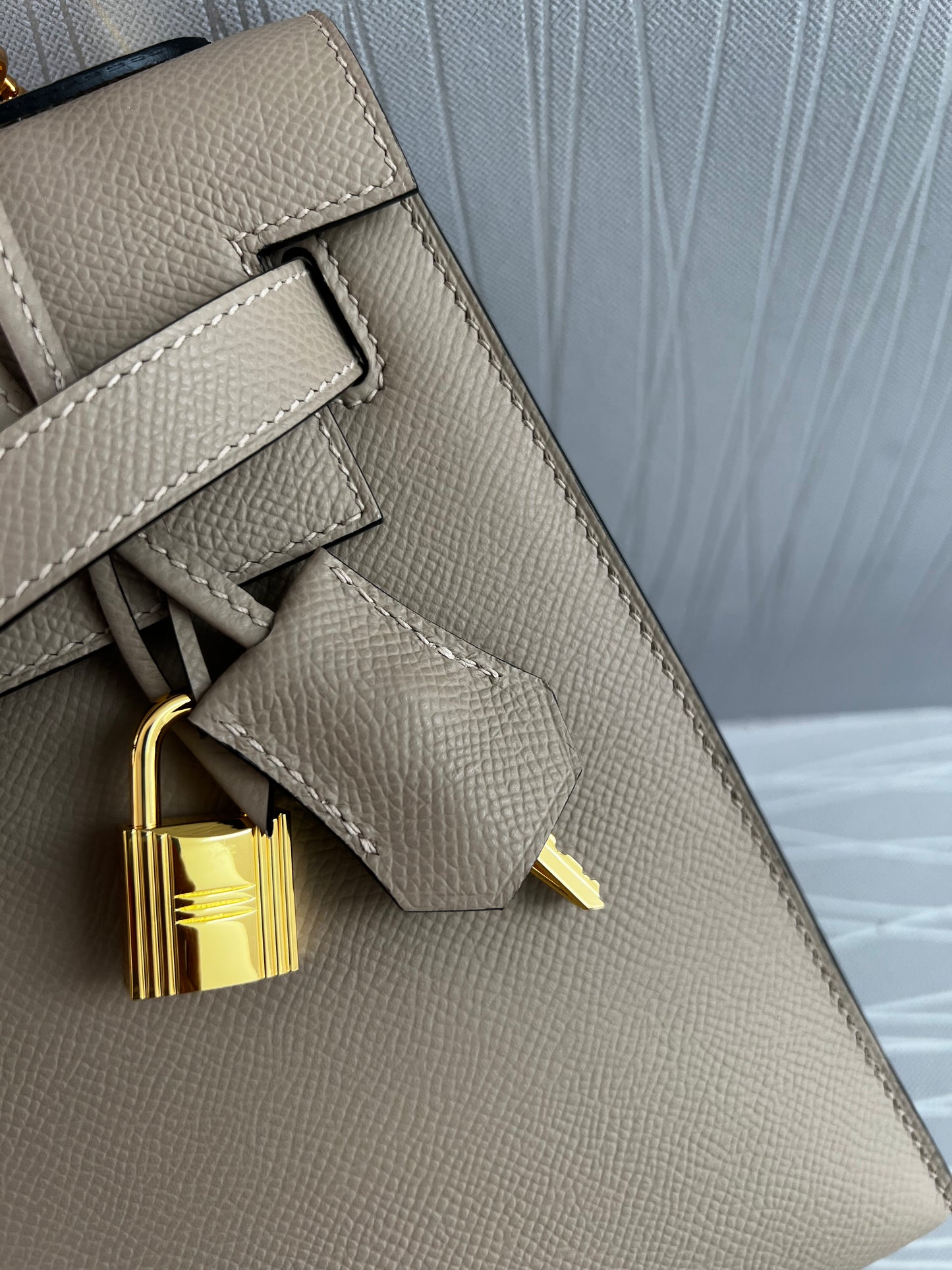 Bolso H piel en color beige