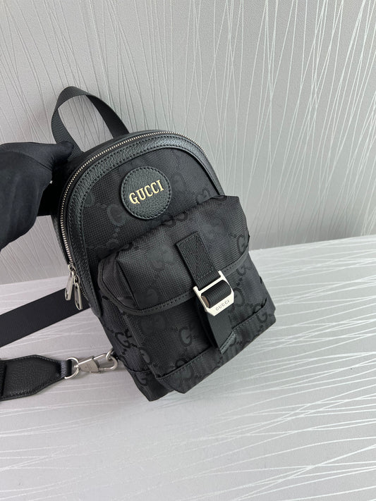 Mensajera G unisex color negra