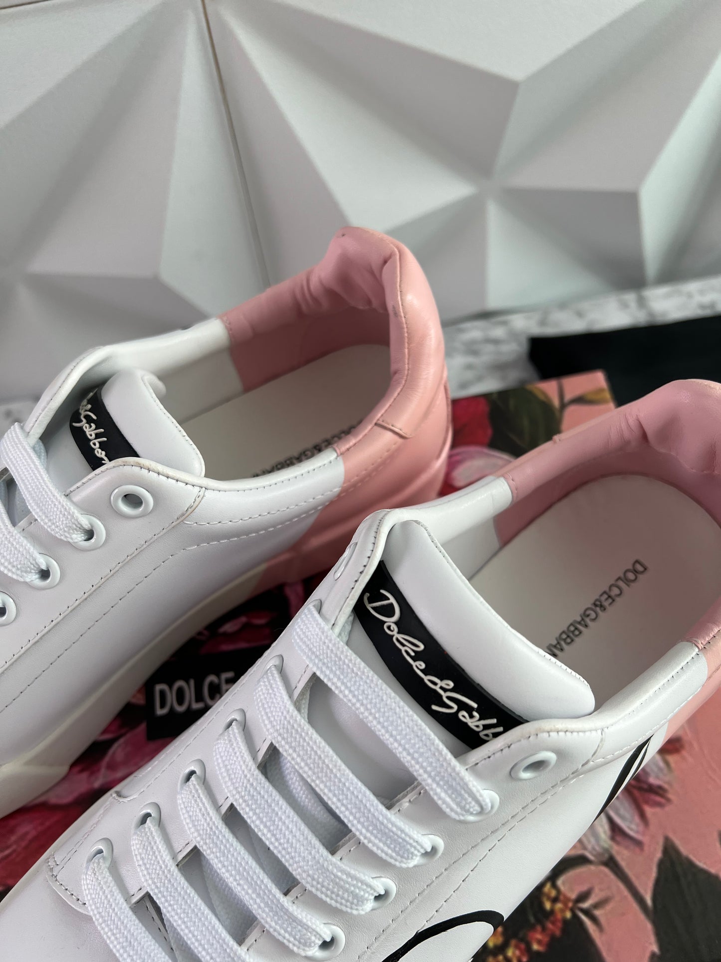 Sneakers D piel color blanco con rosa