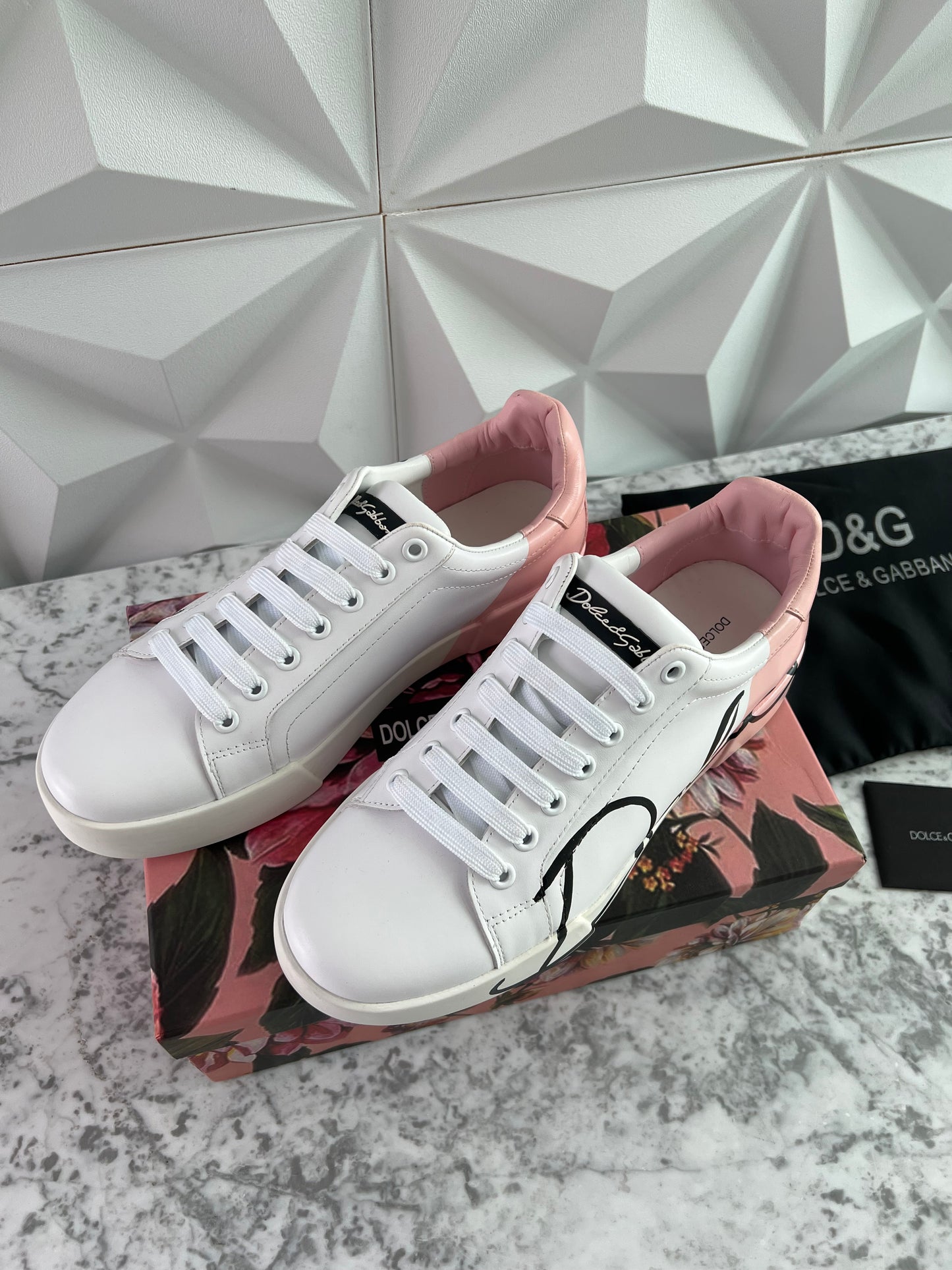 Sneakers D piel color blanco con rosa