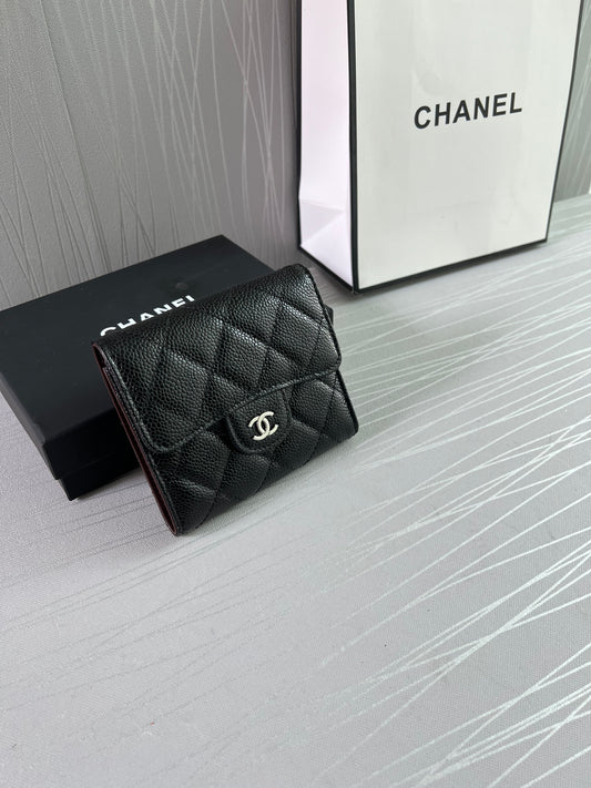 Cartera C-hanel piel caviar negra, herrajes color plata