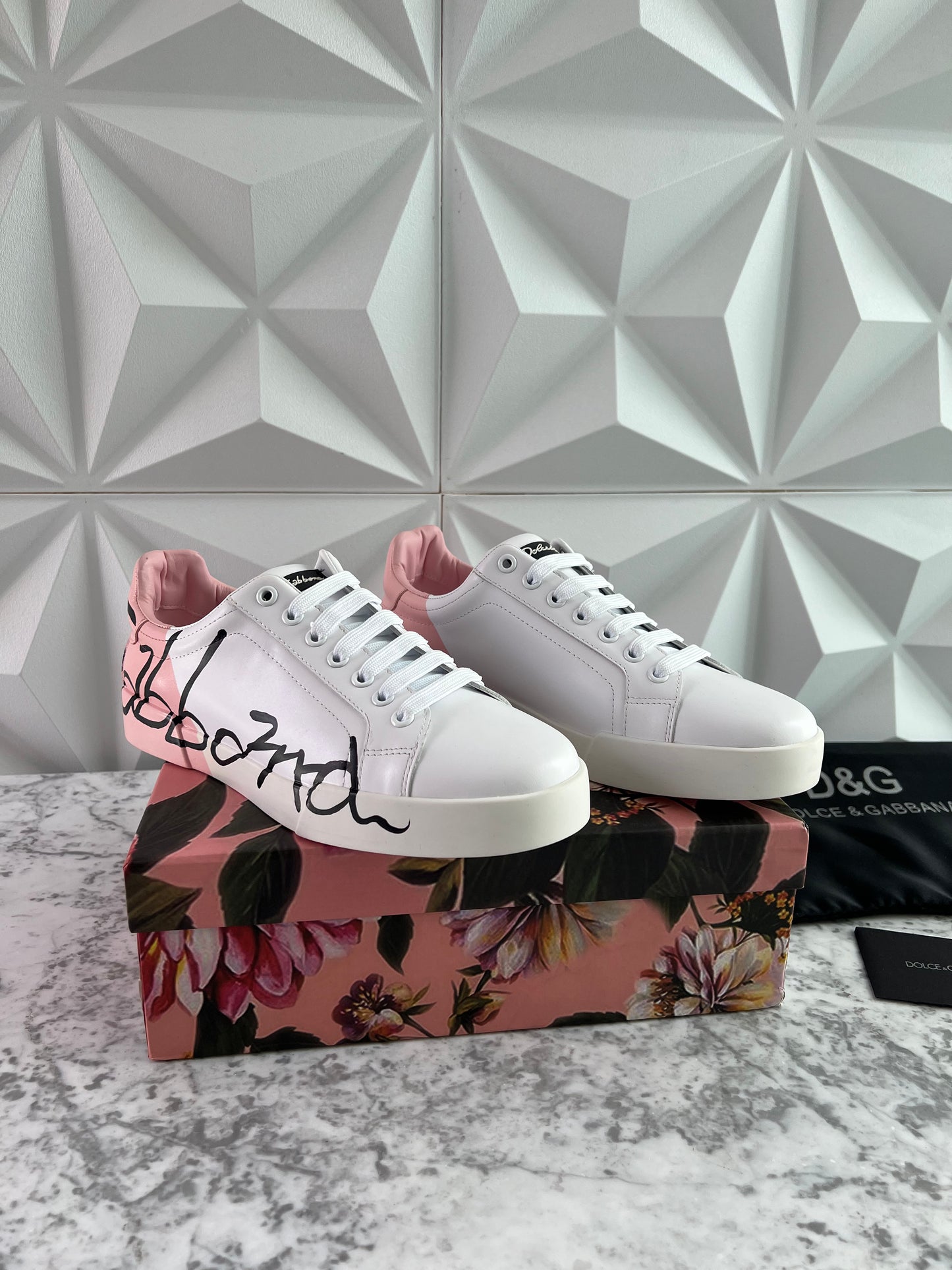 Sneakers D piel color blanco con rosa